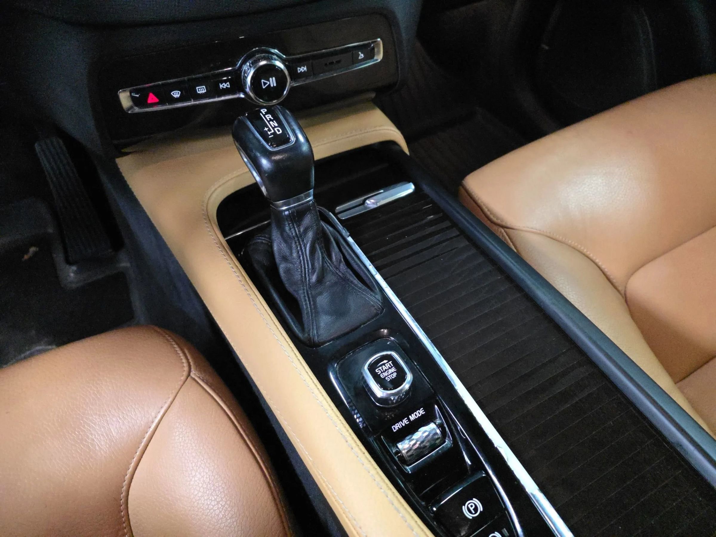 Used 2019 Volvo XC90 T6 Momentum w/ Advanced Package image 15