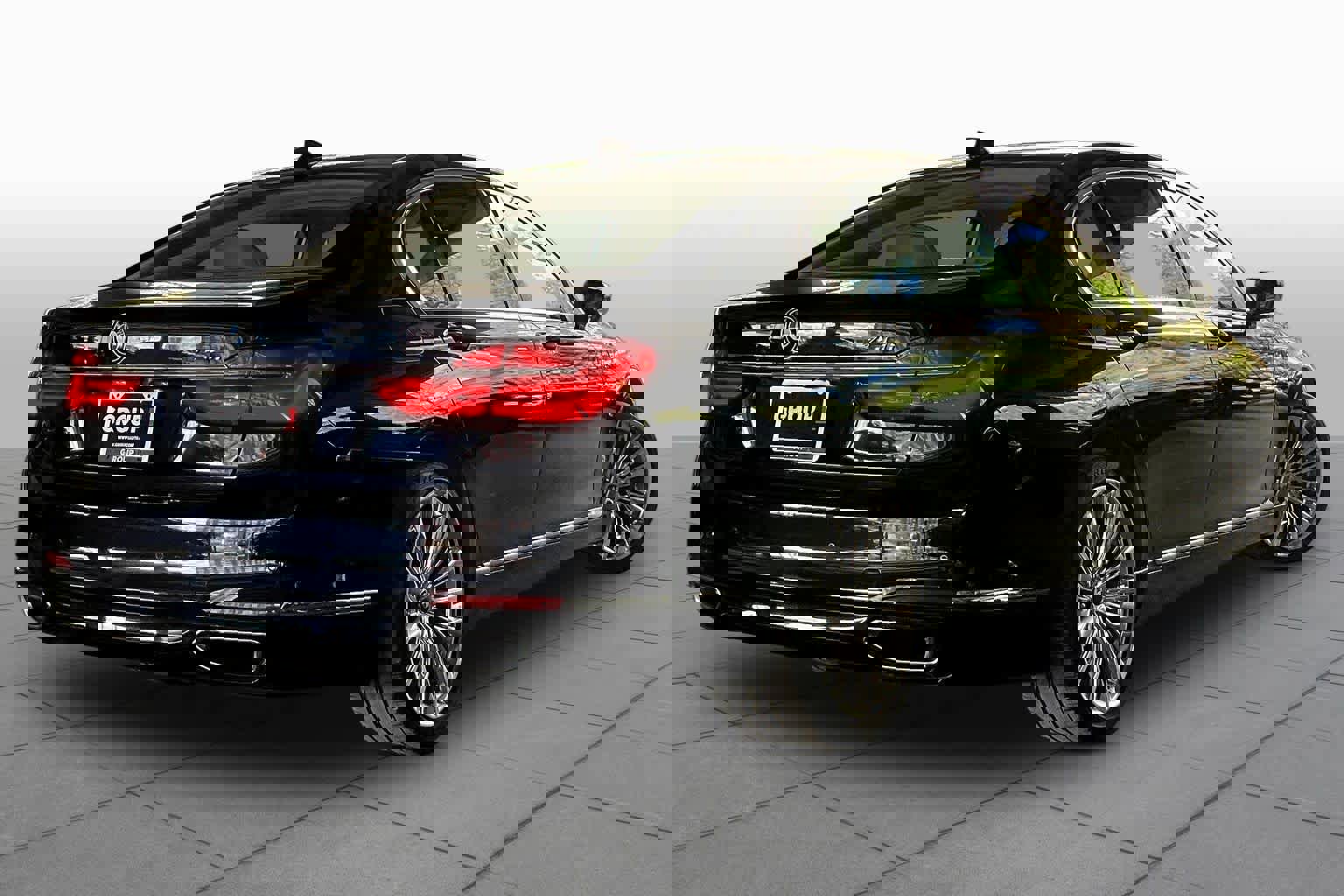 Used 2018 BMW 750i image 12