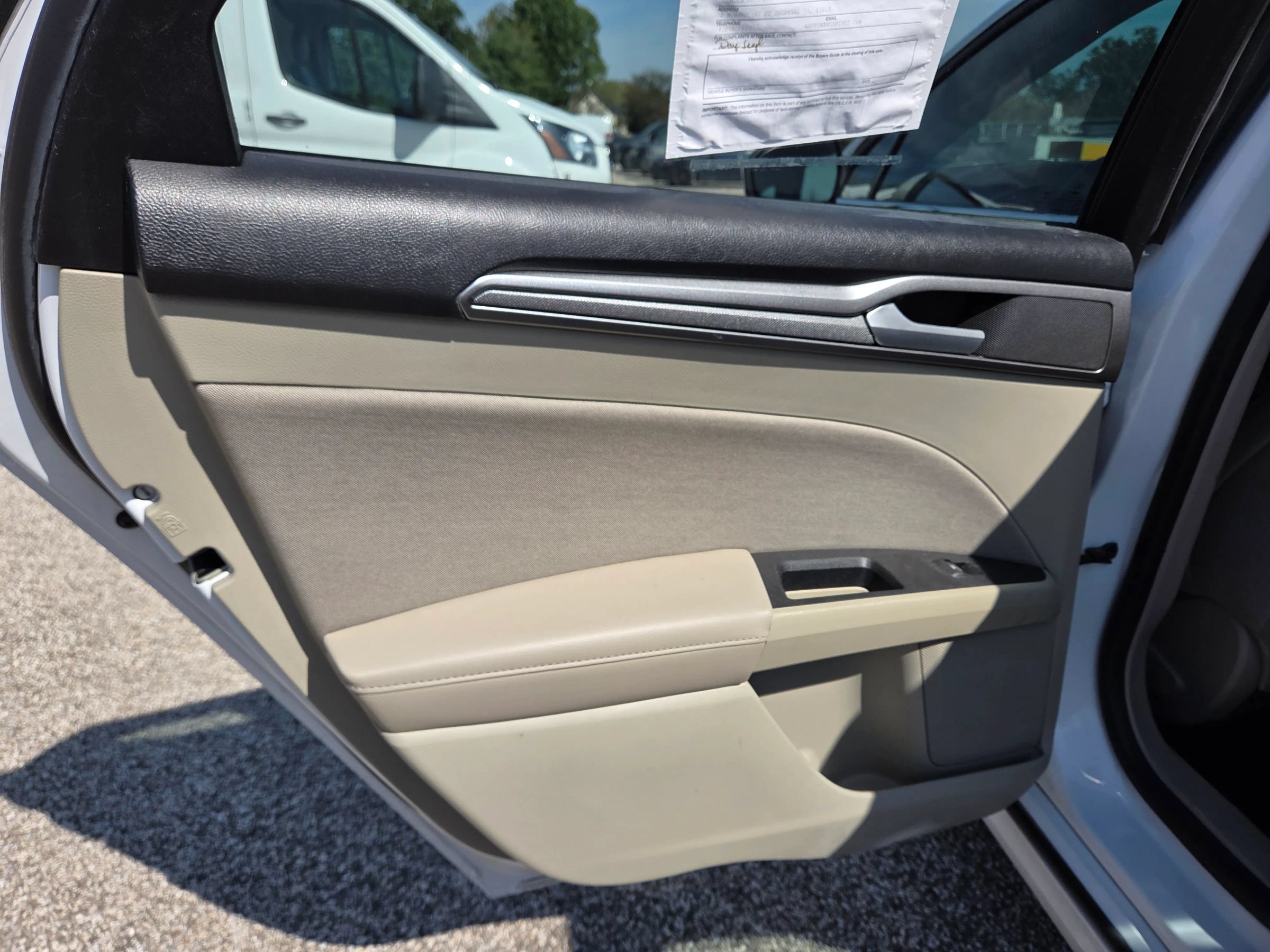Used 2019 Ford Fusion SE FWD image 19