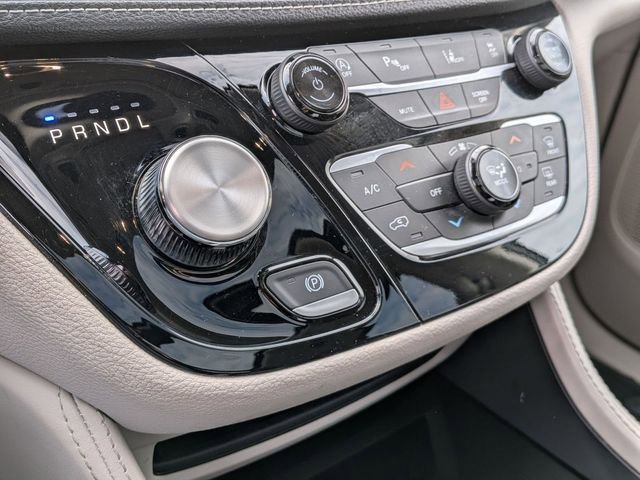 Certified 2023 Chrysler Pacifica Limited image 23