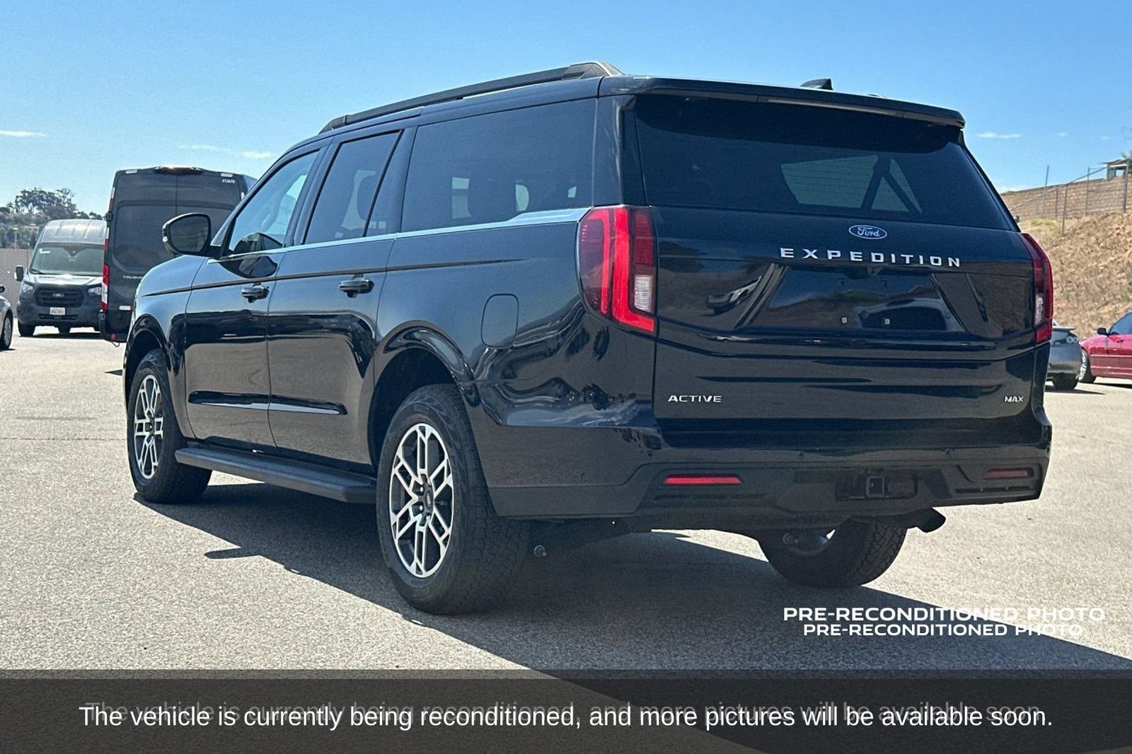 Used 2025 Ford Expedition Max Active AWD/4WD image 3