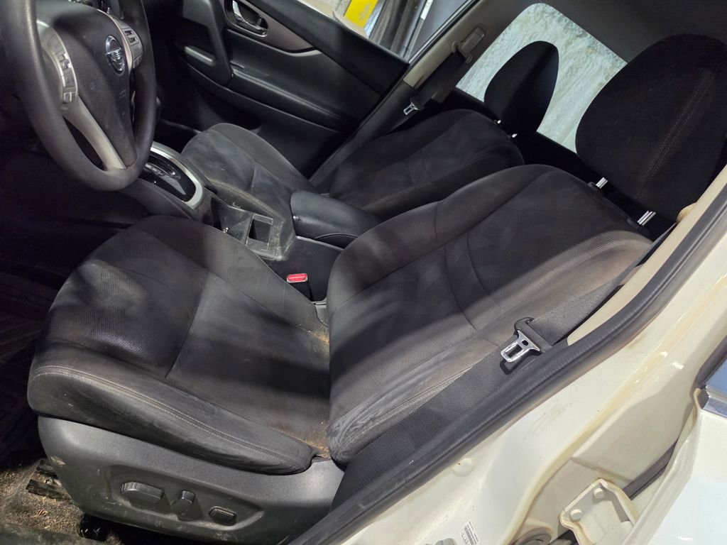 Used 2015 Nissan Rogue SV AWD/4WD image 6
