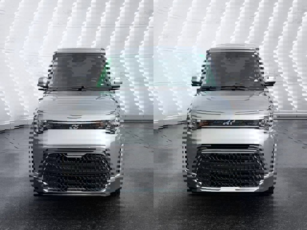 Used 2024 Kia Soul LX w/ Option Group 015 FWD image 2