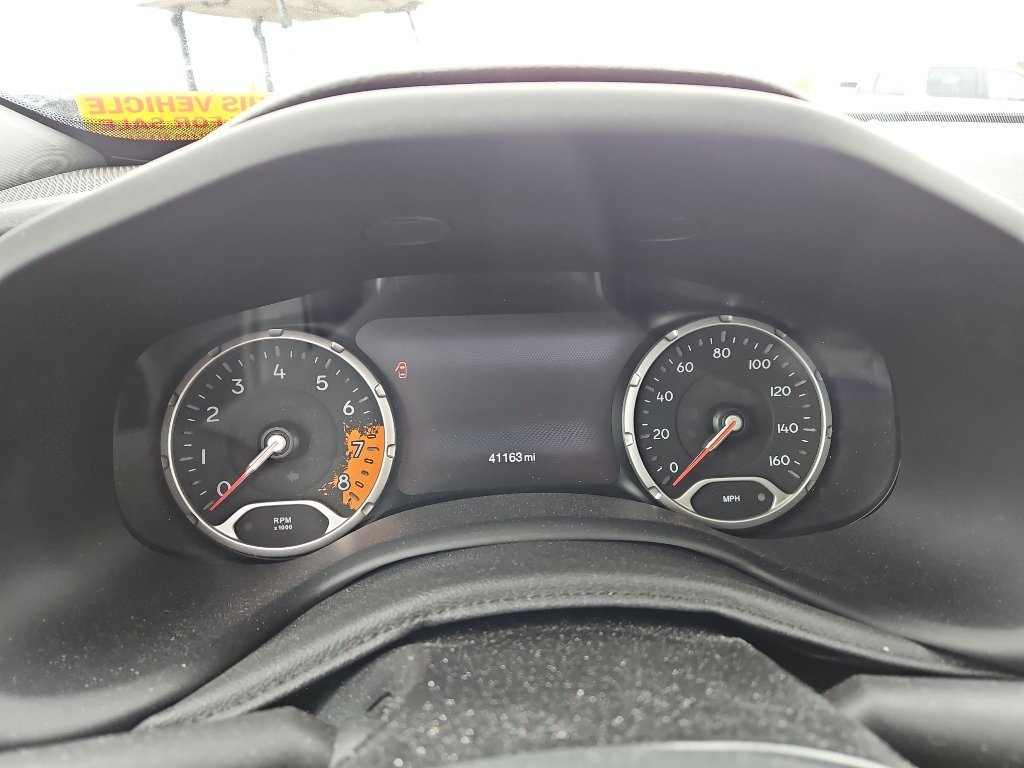 Used 2018 Jeep Renegade Limited w/ UConnect 8.4 Nav Group AWD/4WD image 9
