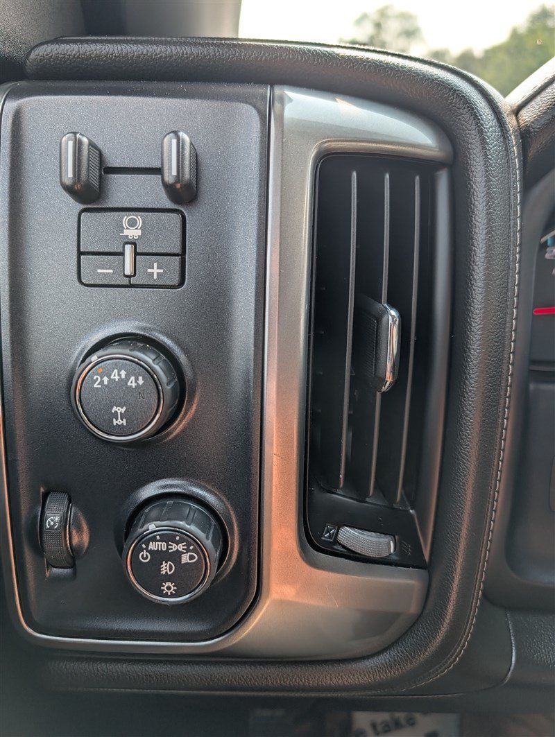 Used 2019 Chevrolet Silverado 2500 LTZ w/ Duramax Plus Package AWD/4WD image 28