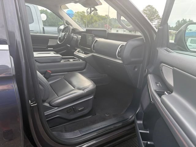 Used 2025 Ford Expedition Active AWD/4WD image 24