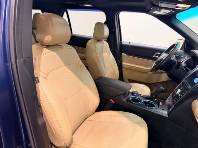 Used 2017 Ford Explorer Limited w/ Equipment Group 301A AWD/4WD image 38
