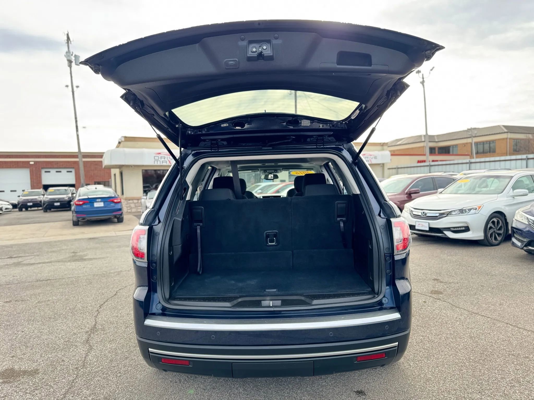 Used 2016 GMC Acadia SLE FWD image 34