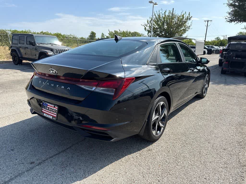 Used 2023 Hyundai Elantra SEL w/ Convenience Package FWD image 5
