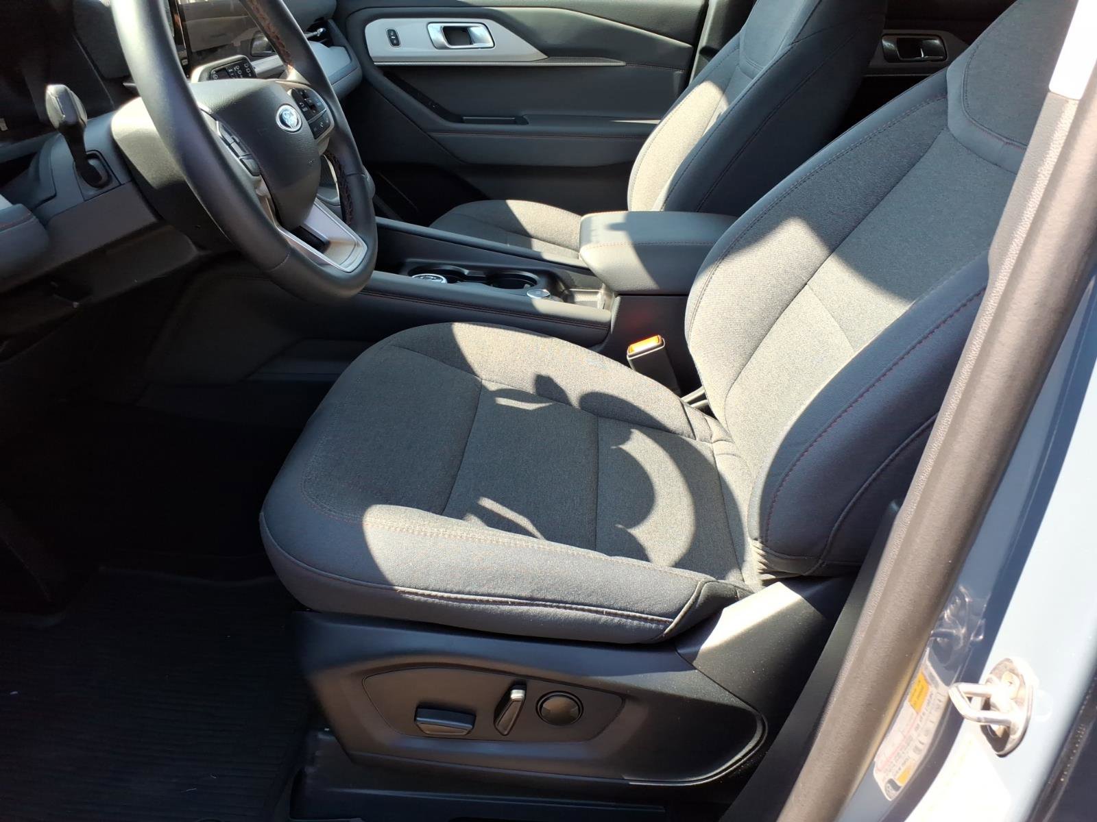 Used 2026 Ford Explorer Active image 13