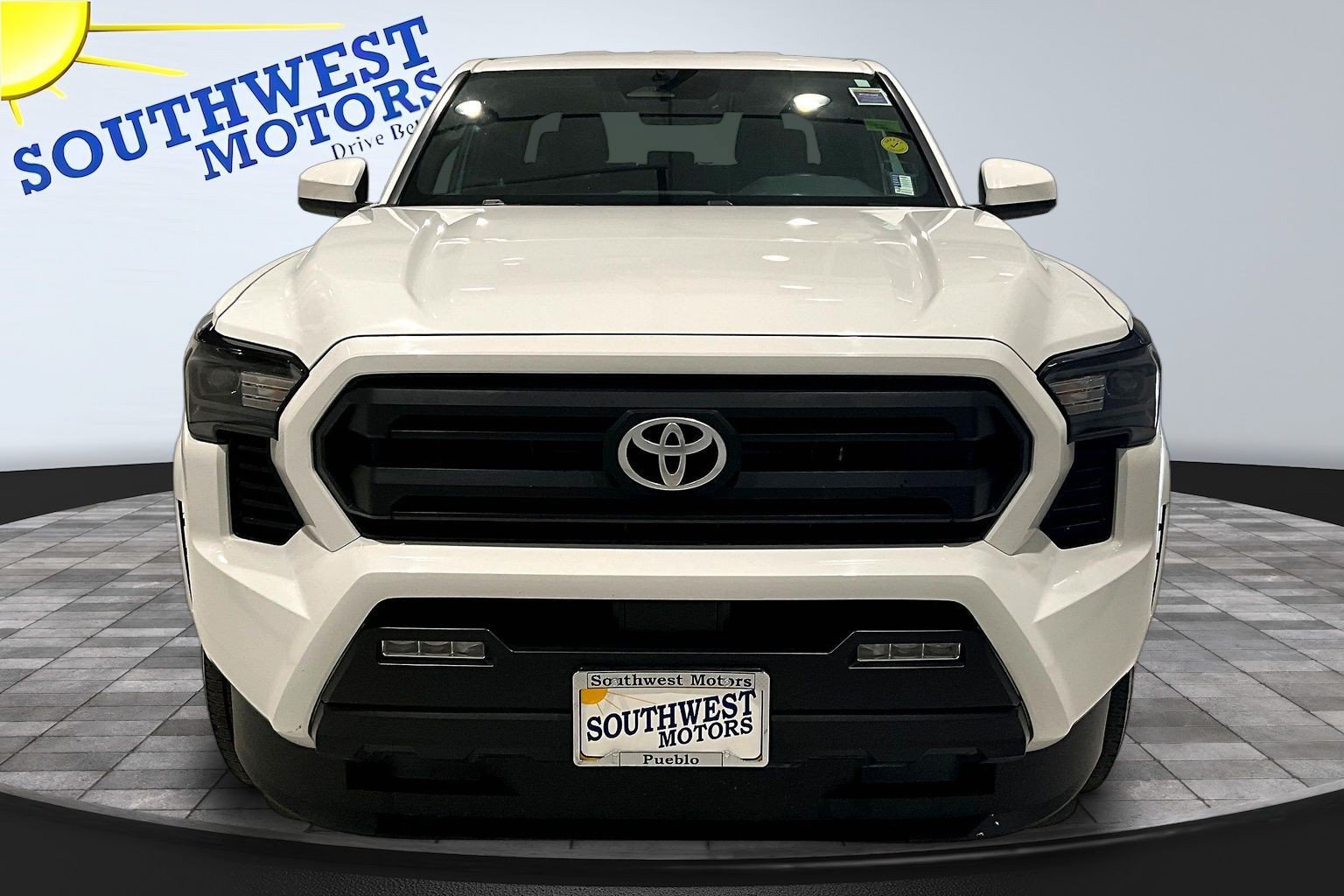 Used 2025 Toyota Tacoma SR5 AWD/4WD image 2