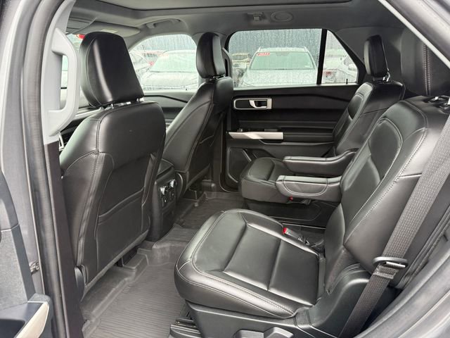 Used 2022 Ford Explorer XLT w/ Equipment Group 202A image 4