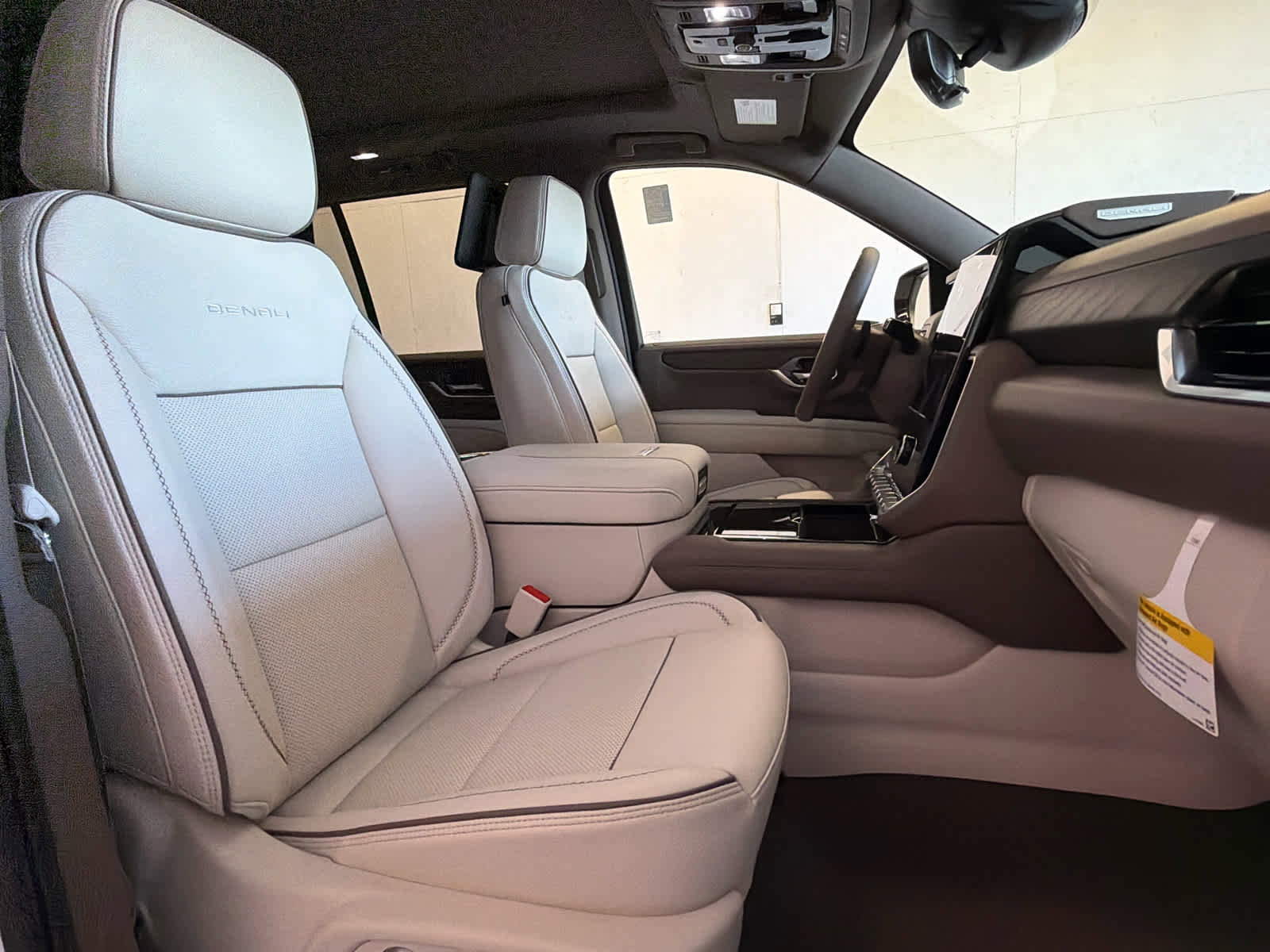 New 2026 GMC Yukon Denali w/ Denali Reserve Package AWD/4WD image 32