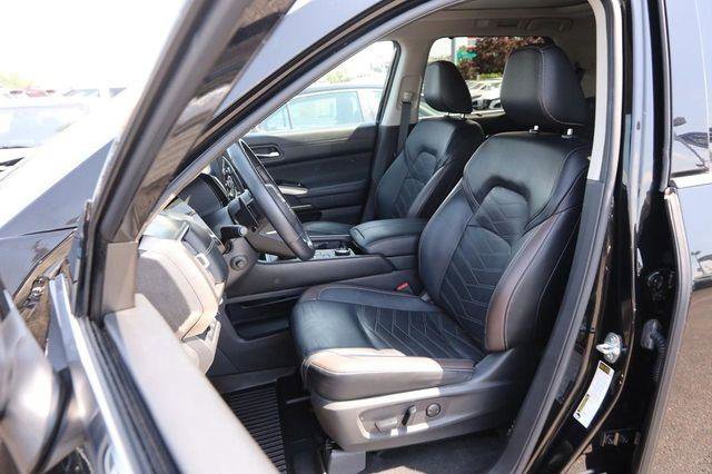 Used 2023 Nissan Pathfinder Platinum w/ Lighting Package (N92) AWD/4WD image 10
