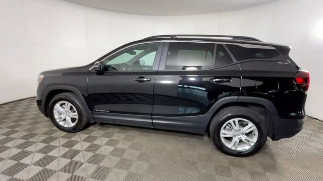 Used 2023 GMC Terrain SLE w/ Driver Convenience Package AWD/4WD image 8