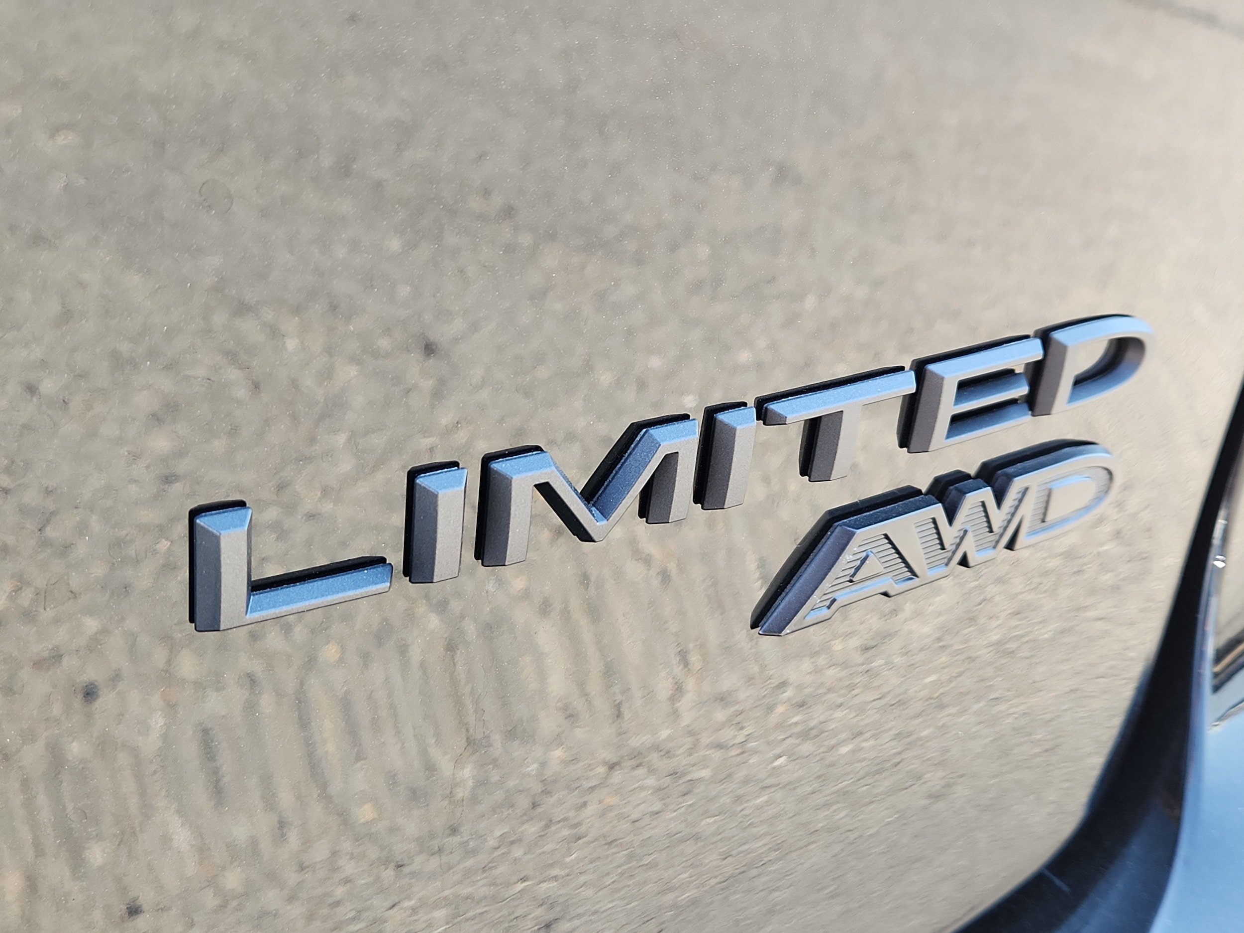 New 2027 Chrysler Pacifica Limited w/ Family Tech Group AWD/4WD image 6