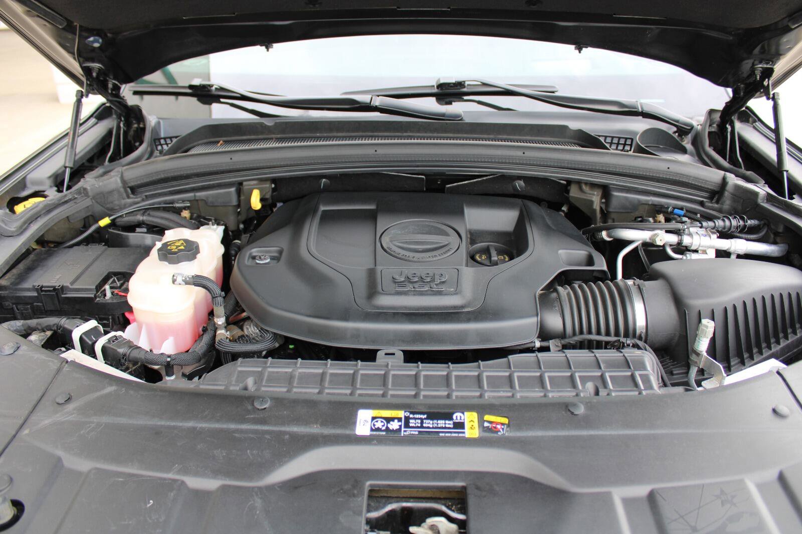Used 2023 Jeep Grand Cherokee L Overland w/ Advanced Protech Group III AWD/4WD image 4