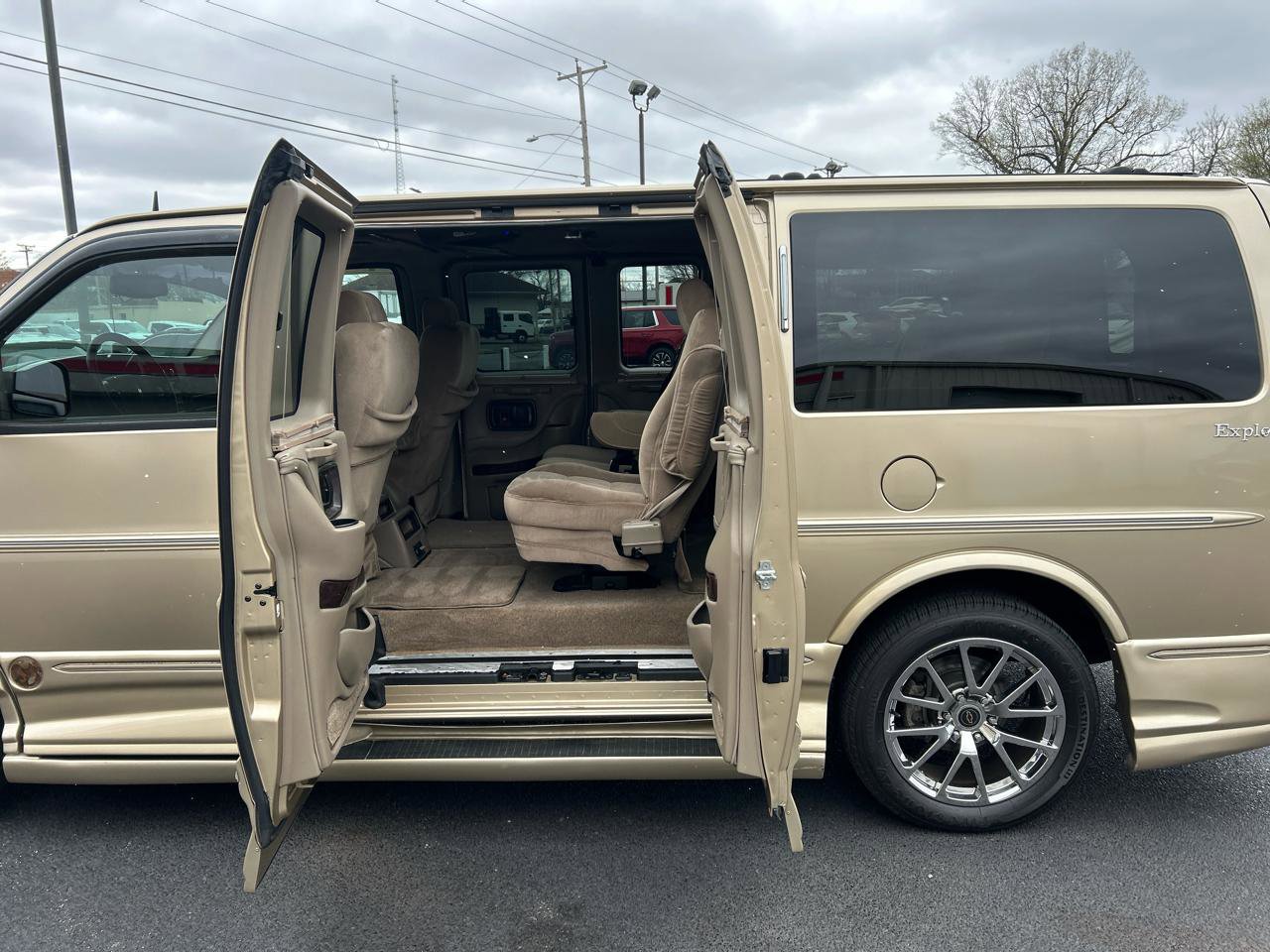 Used 2011 Chevrolet Express 1500 image 17