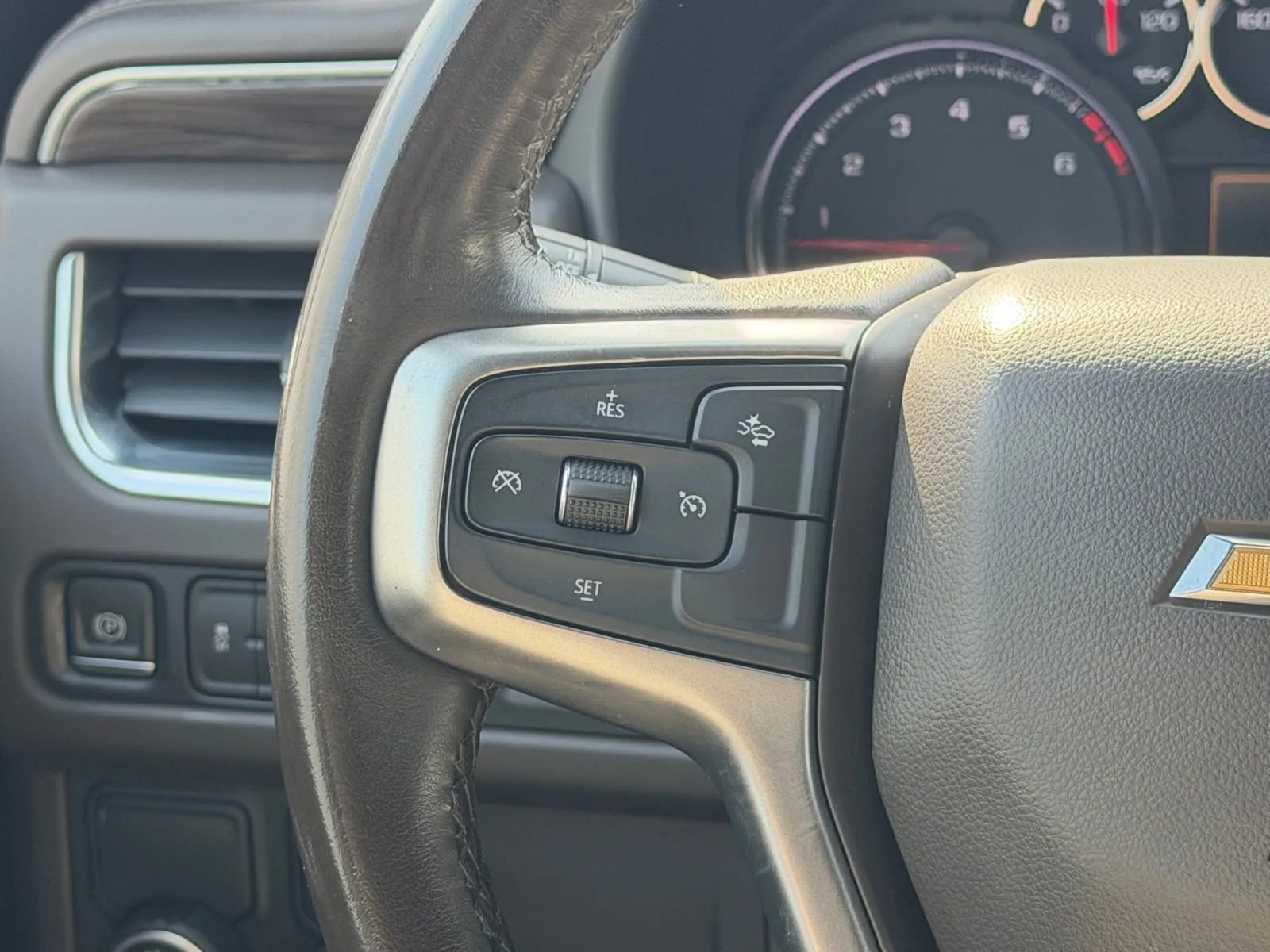 Used 2021 Chevrolet Suburban LT w/ Rear Media and Nav Package RWD image 24