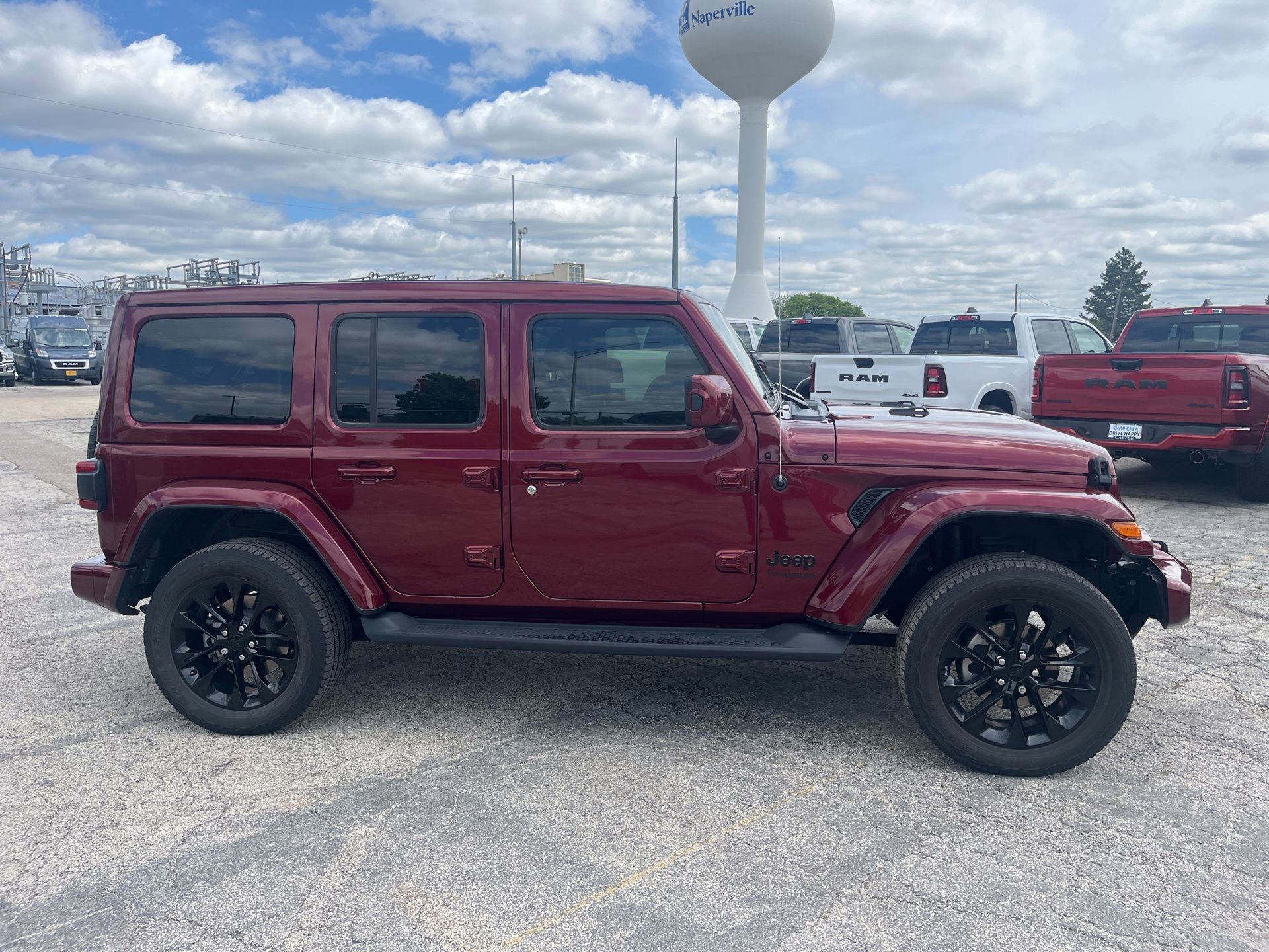 Used 2021 Jeep Wrangler Unlimited Sahara AWD/4WD image 5