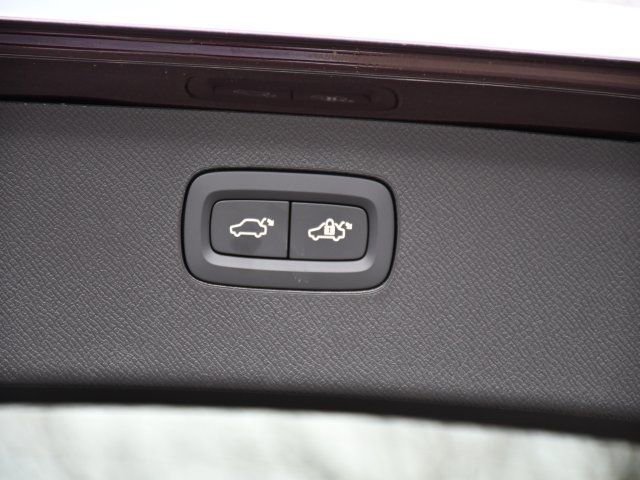 New 2025 Volvo XC90 T8 Plus w/ Protection Package Premier image 28