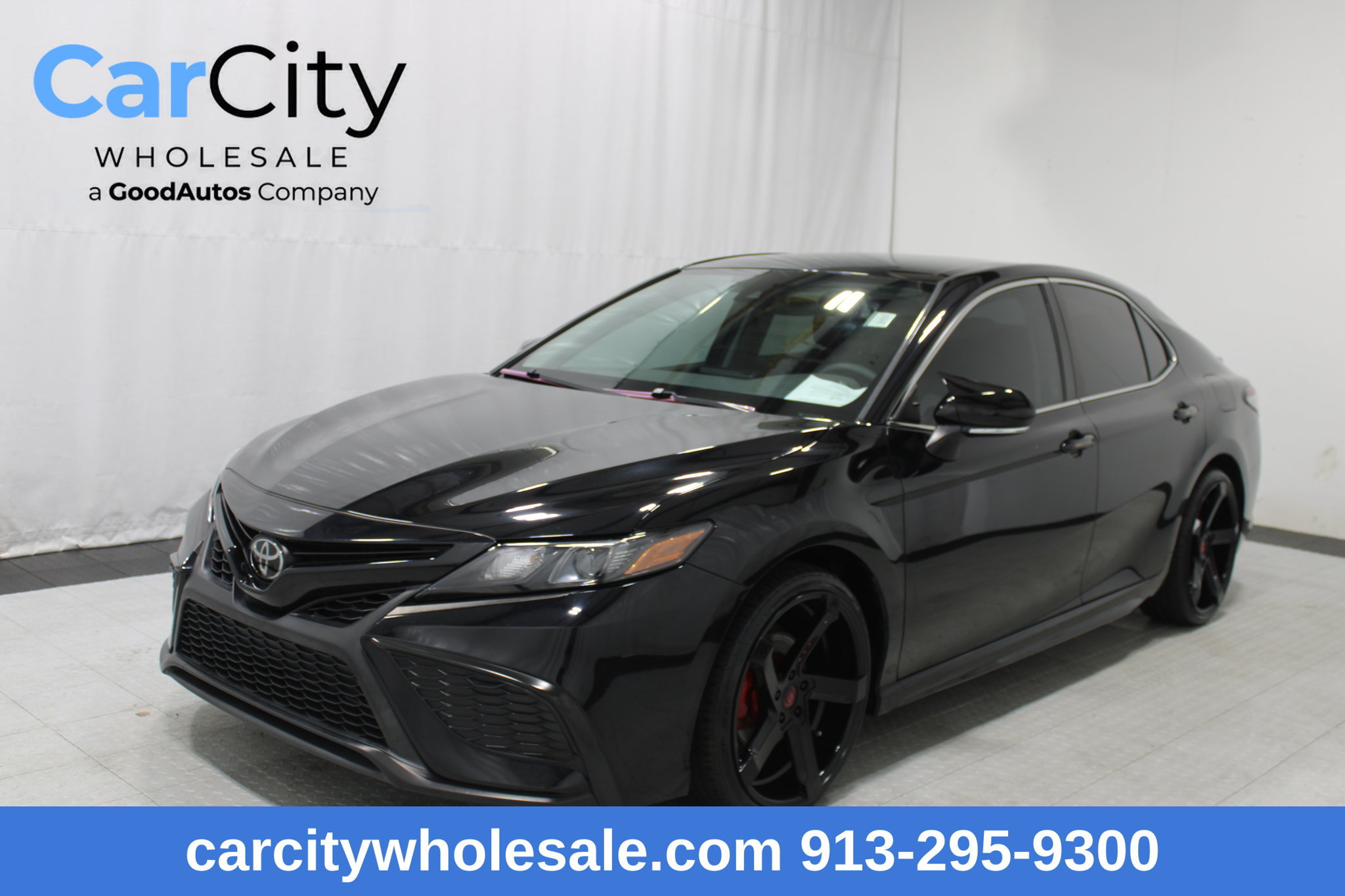 Used 2024 Toyota Camry SE FWD image 1