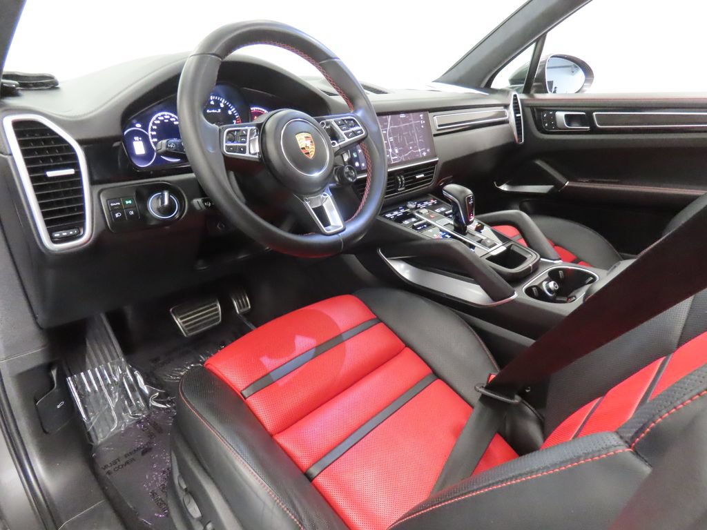 Certified 2023 Porsche Cayenne Turbo S AWD/4WD image 4
