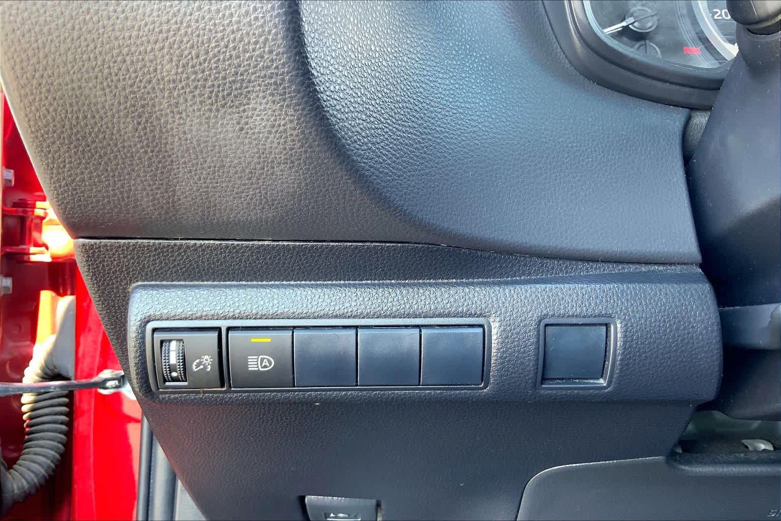 Used 2020 Toyota Corolla LE FWD image 33