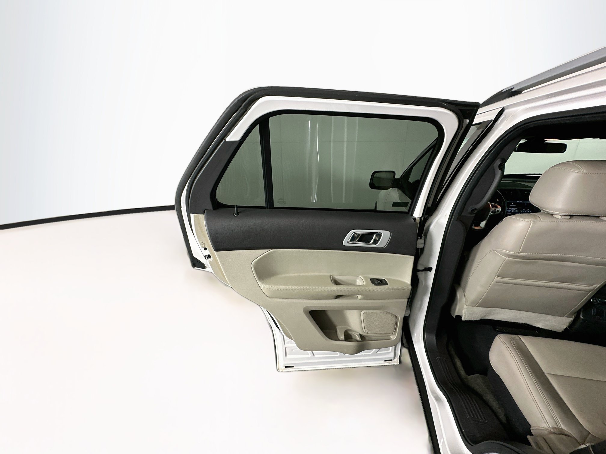 Used 2015 Ford Explorer Limited w/ Equipment Group 302A FWD image 26