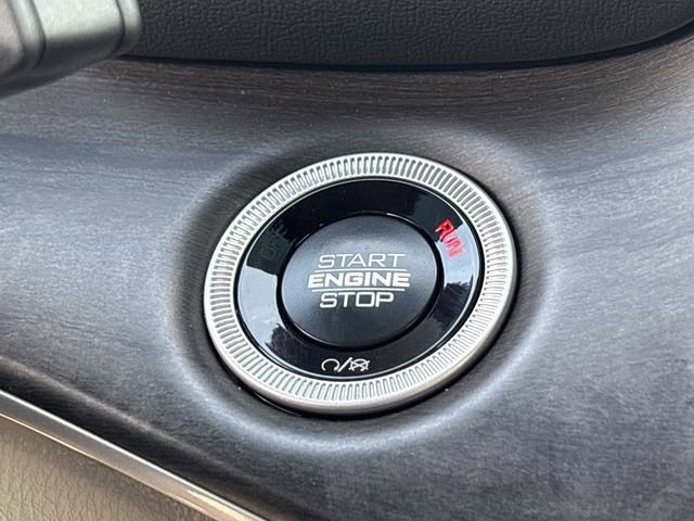 Used 2025 Jeep Grand Cherokee Limited RWD image 18