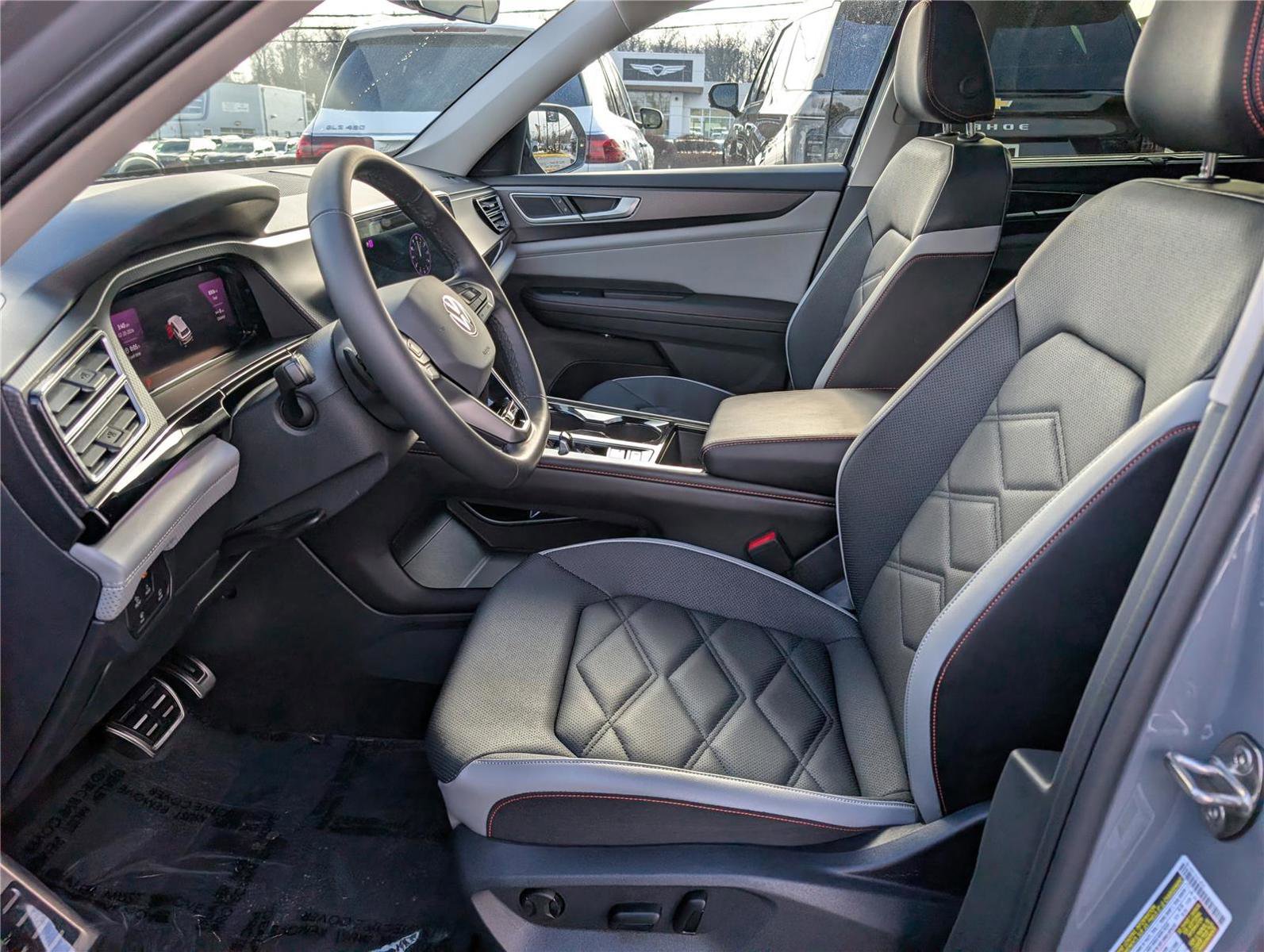 Used 2024 Volkswagen Atlas Peak Edition SE image 20