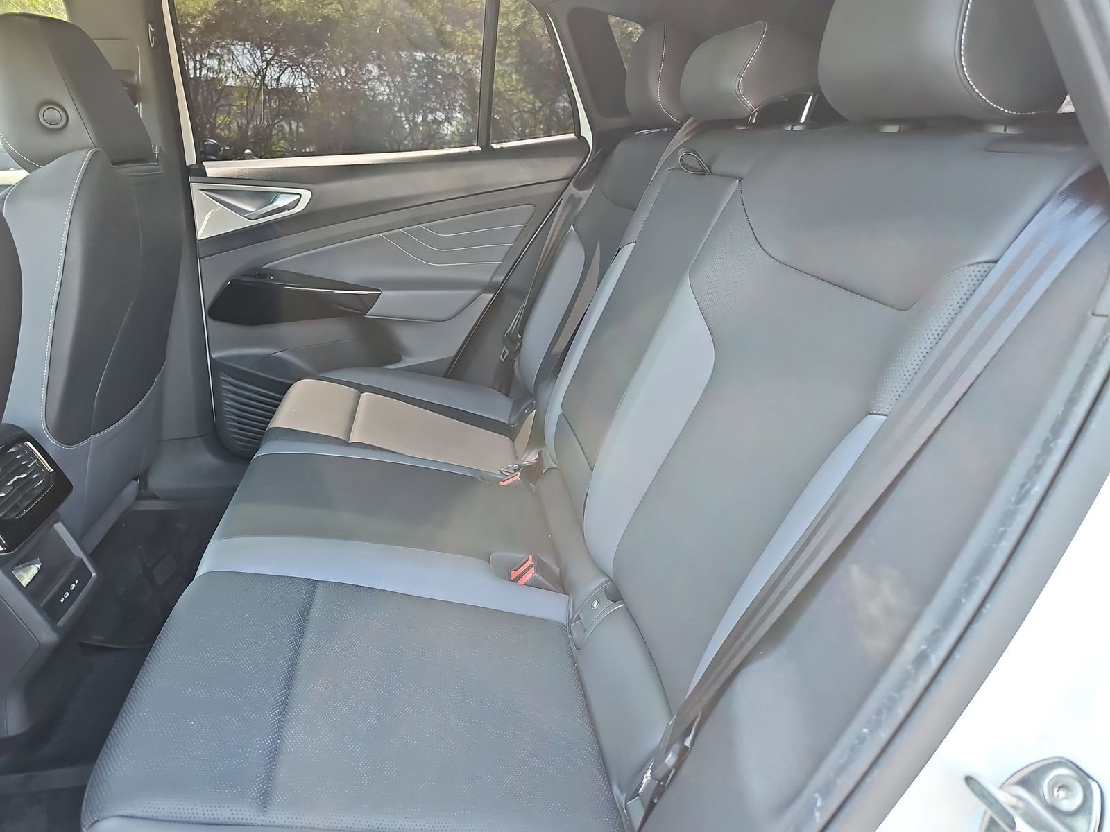 Used 2023 Volkswagen ID.4 S image 15