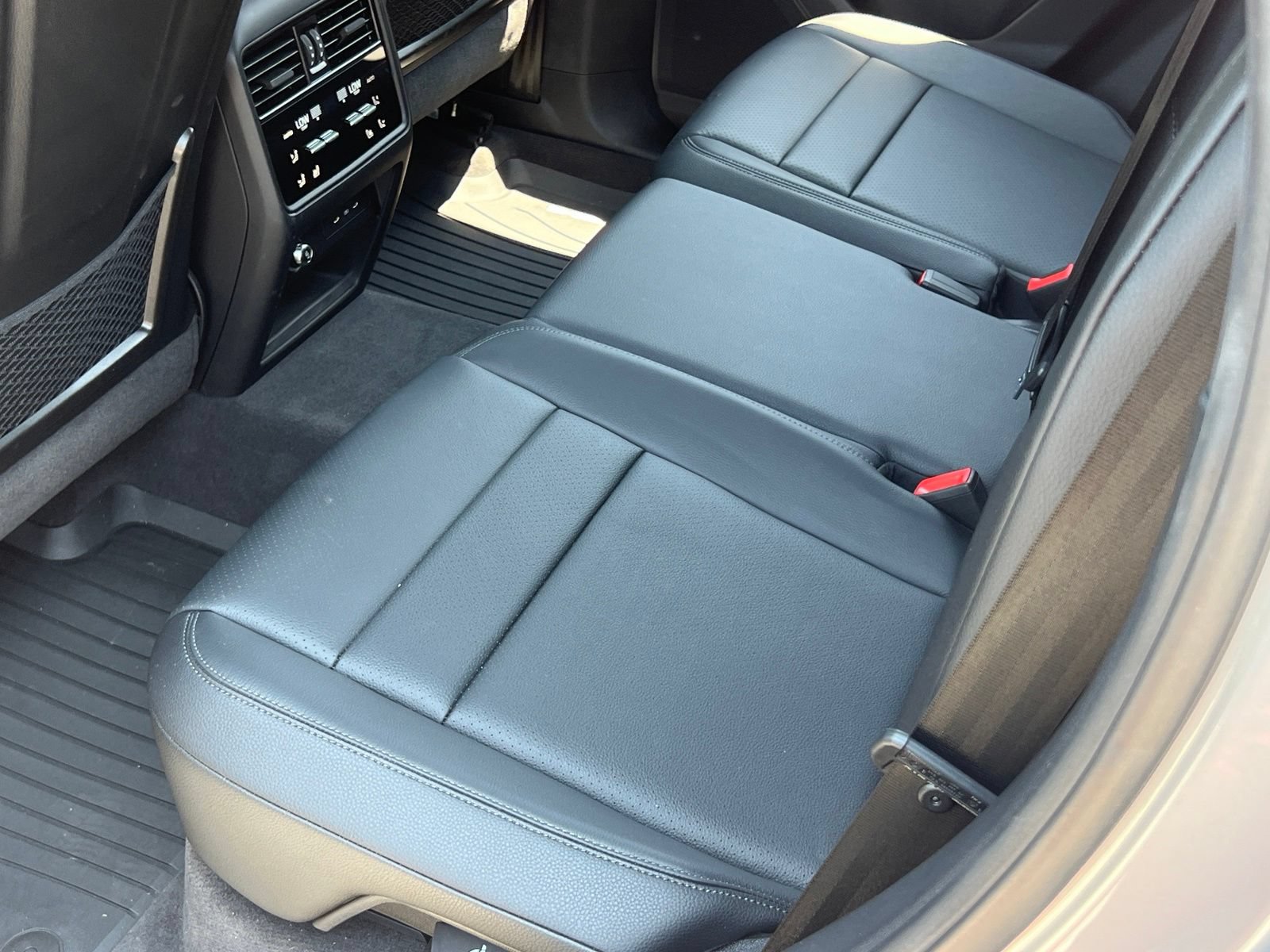Certified 2025 Porsche Cayenne AWD/4WD image 20