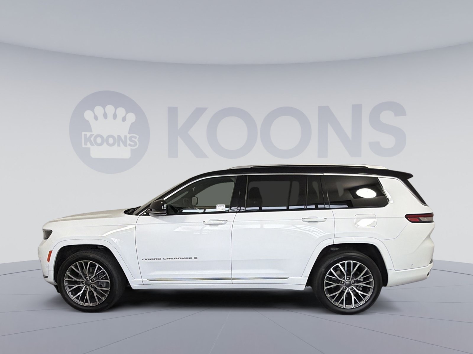 Used 2023 Jeep Grand Cherokee L Summit AWD/4WD image 2