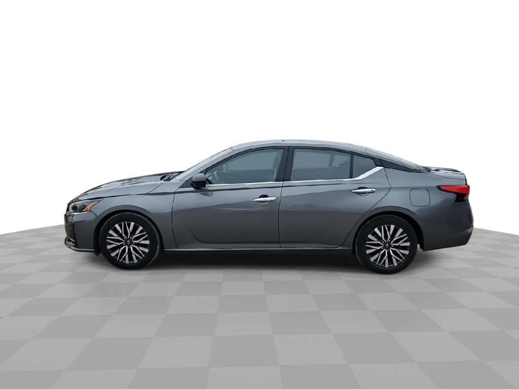 Used 2025 Nissan Altima 2.5 SV FWD image 5