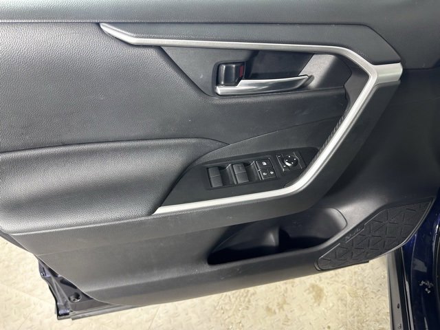 Used 2021 Toyota RAV4 XLE image 19