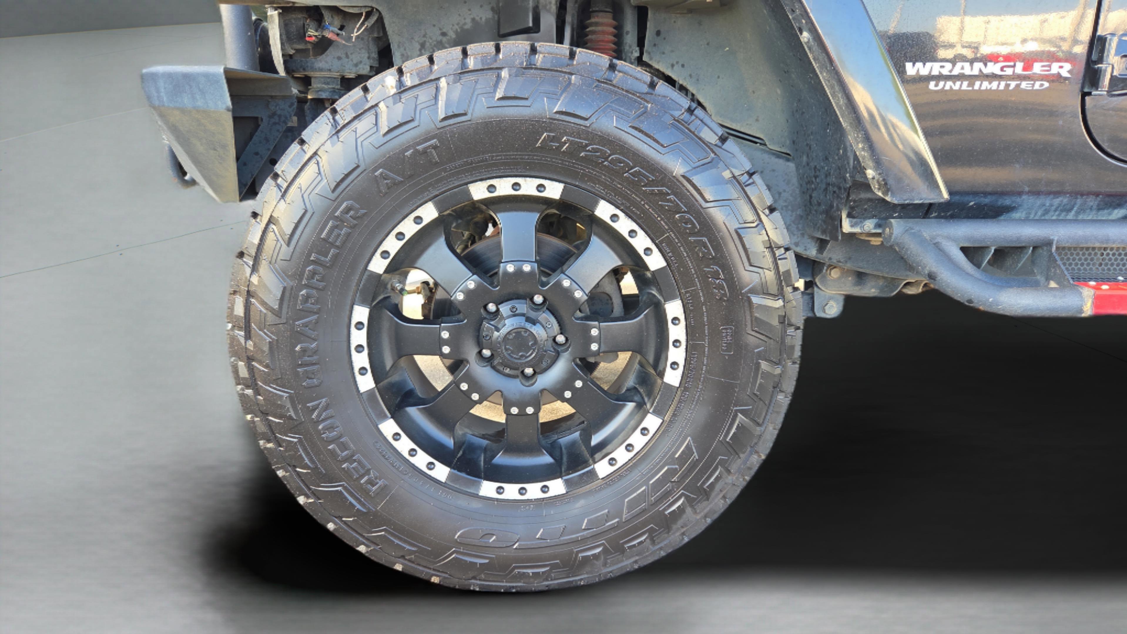 Used 2008 Jeep Wrangler Unlimited Sahara w/ Dual Top Group image 25