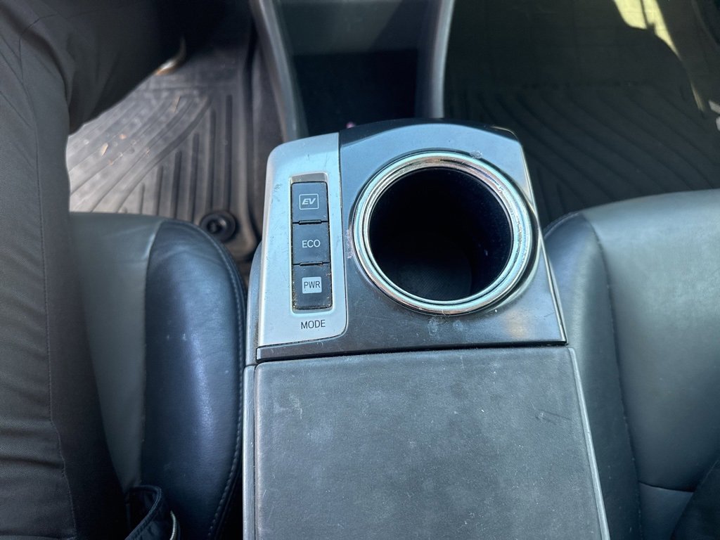 Used 2012 Toyota Prius V Five image 31