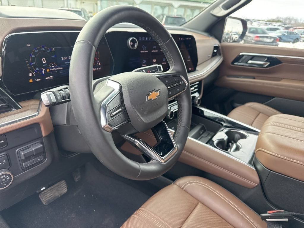 Used 2025 Chevrolet Suburban High Country AWD/4WD image 20