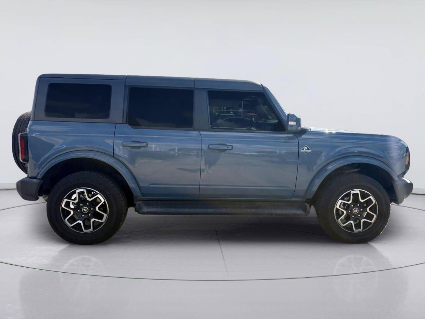 Used 2025 Ford Bronco Outer Banks AWD/4WD image 2