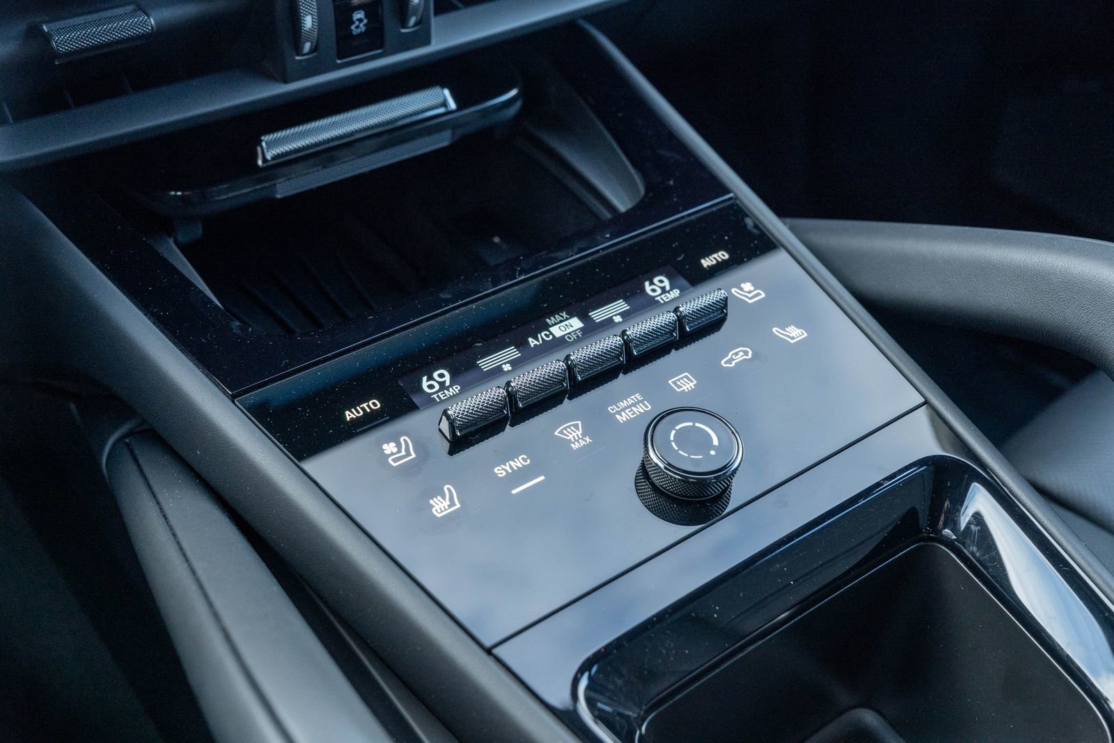 Certified 2025 Porsche Cayenne GTS image 31