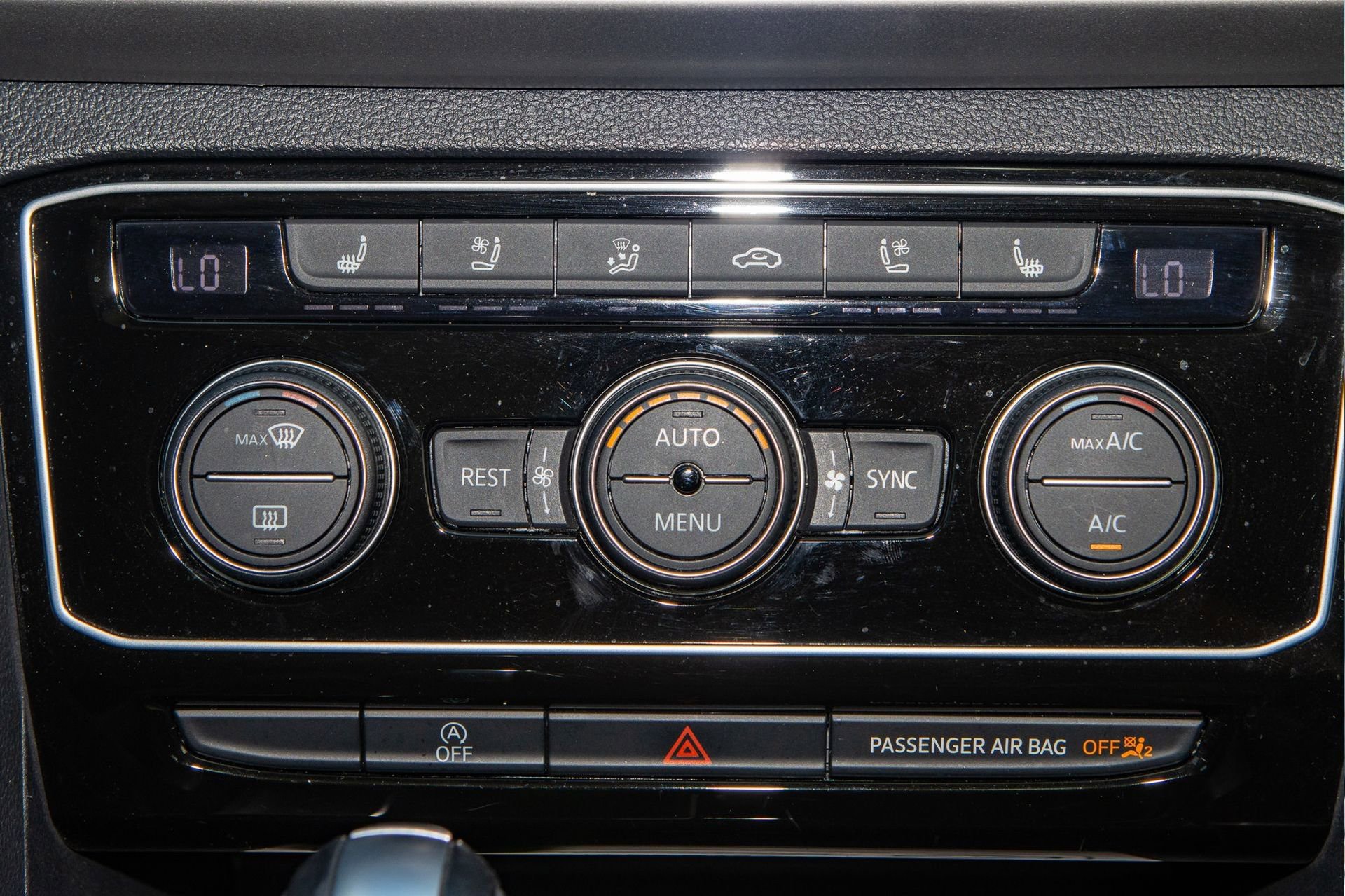 Used 2022 Volkswagen Atlas SEL Premium image 25