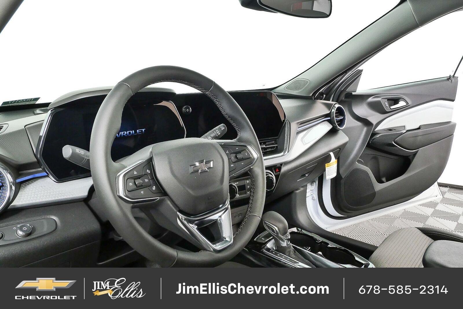 New 2026 Chevrolet Trax LT w/ Driver Confidence Package FWD image 4