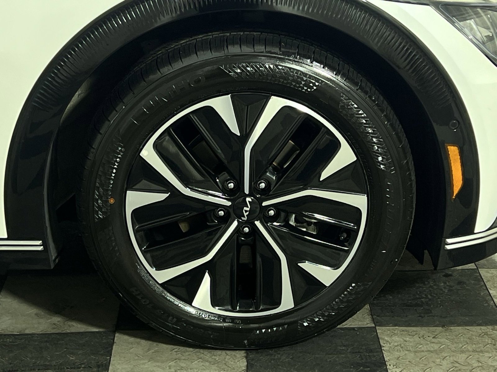 Used 2023 Kia EV6 Wind w/ Wind Technology Package AWD/4WD image 25