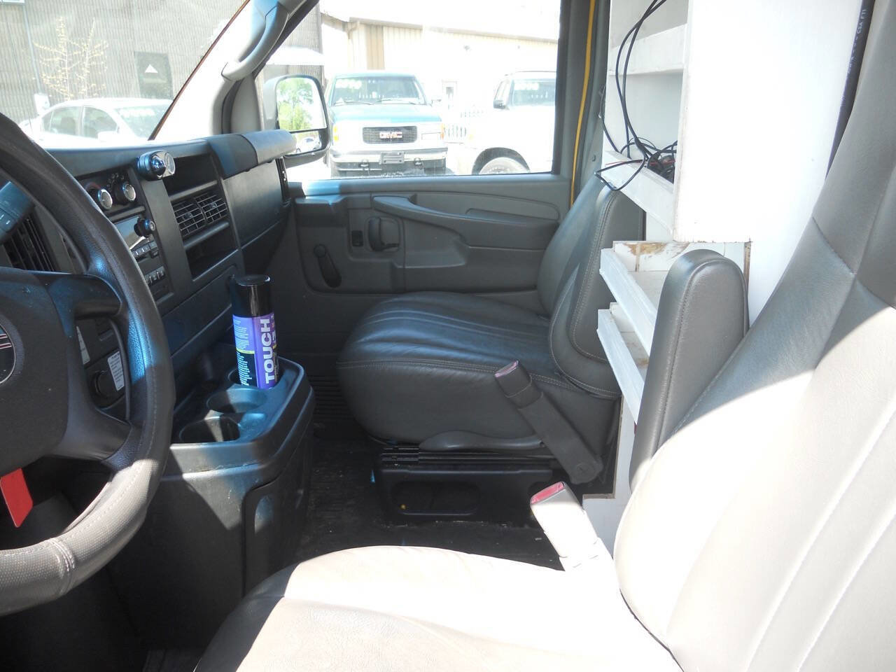 Used 2011 GMC Savana 3500 image 17