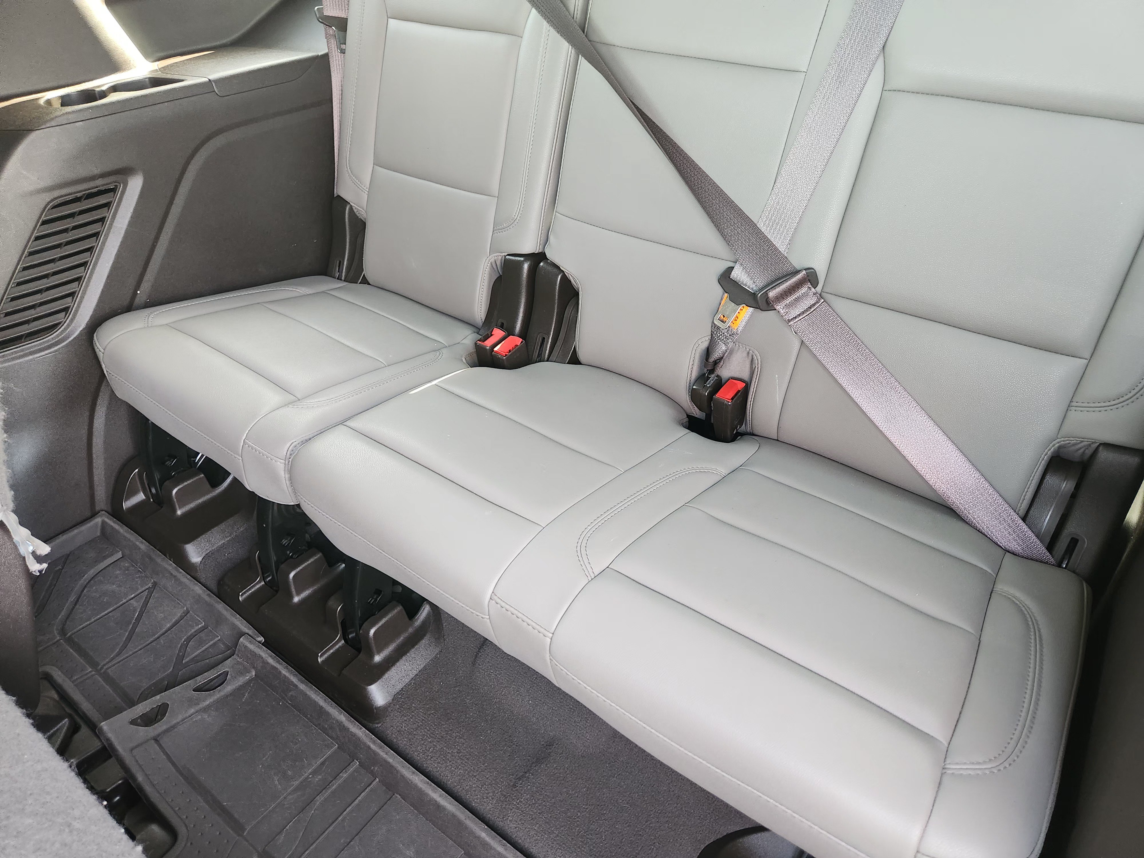 Used 2023 Chevrolet Tahoe Z71 w/ Luxury Package AWD/4WD image 32