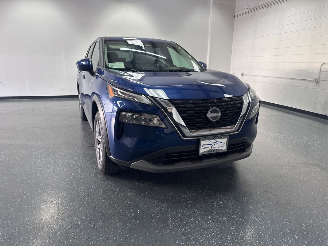 Used 2023 Nissan Rogue SV image 1