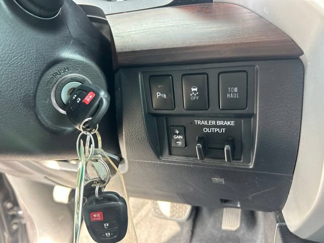 Used 2019 Toyota Tundra Limited w/ Limited Premium Package AWD/4WD image 27