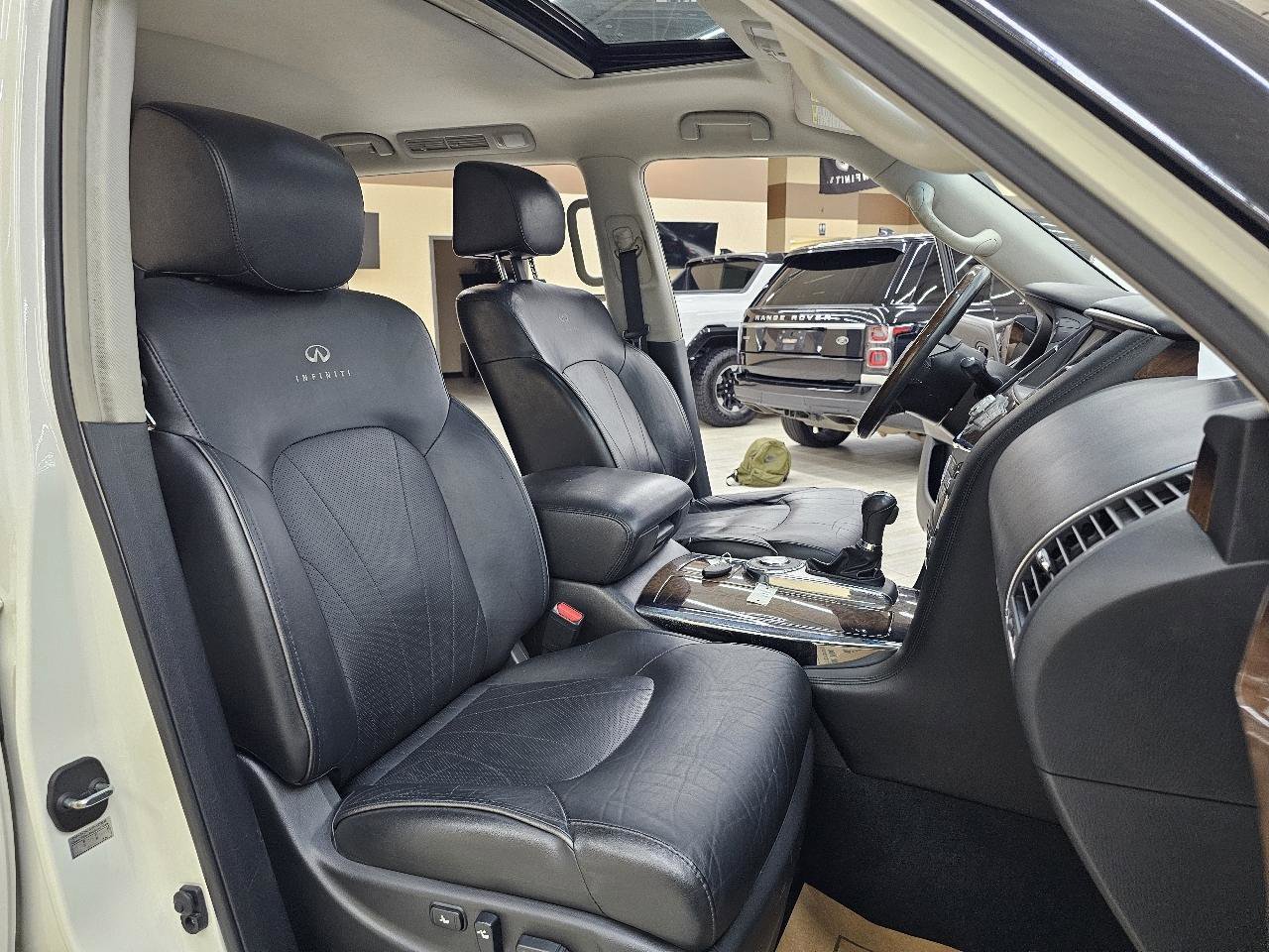 Used 2014 INFINITI QX80 2WD w/ Deluxe Touring Package image 21