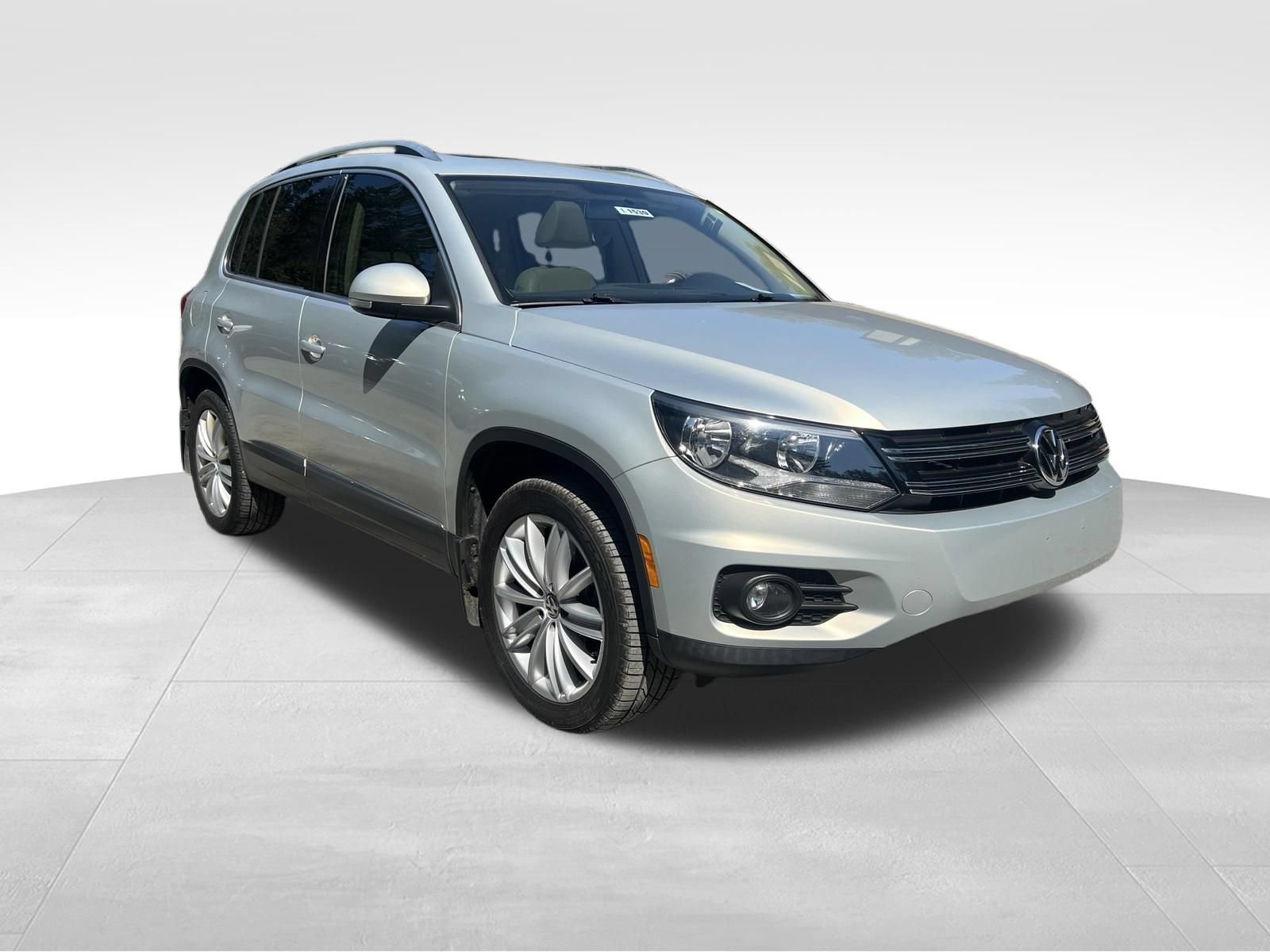 Used 2014 Volkswagen Tiguan SEL FWD image 3